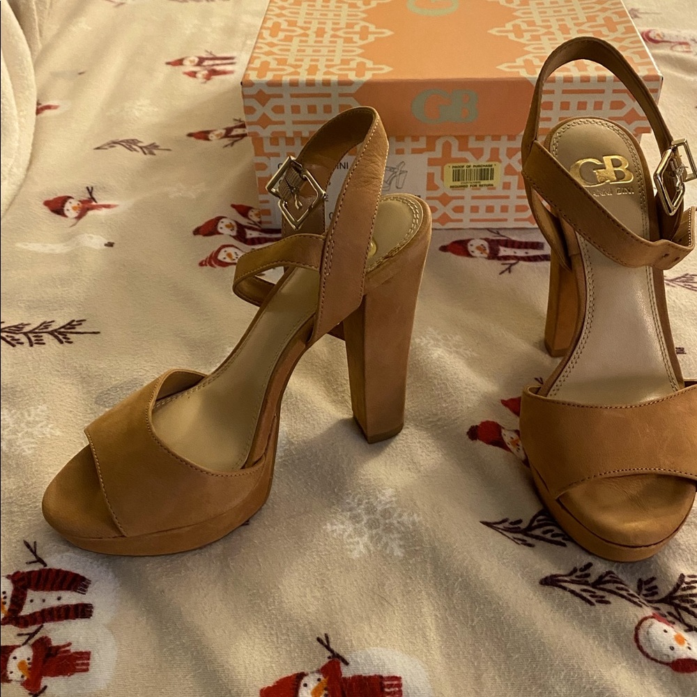 Gianni Bini Platform Sandals